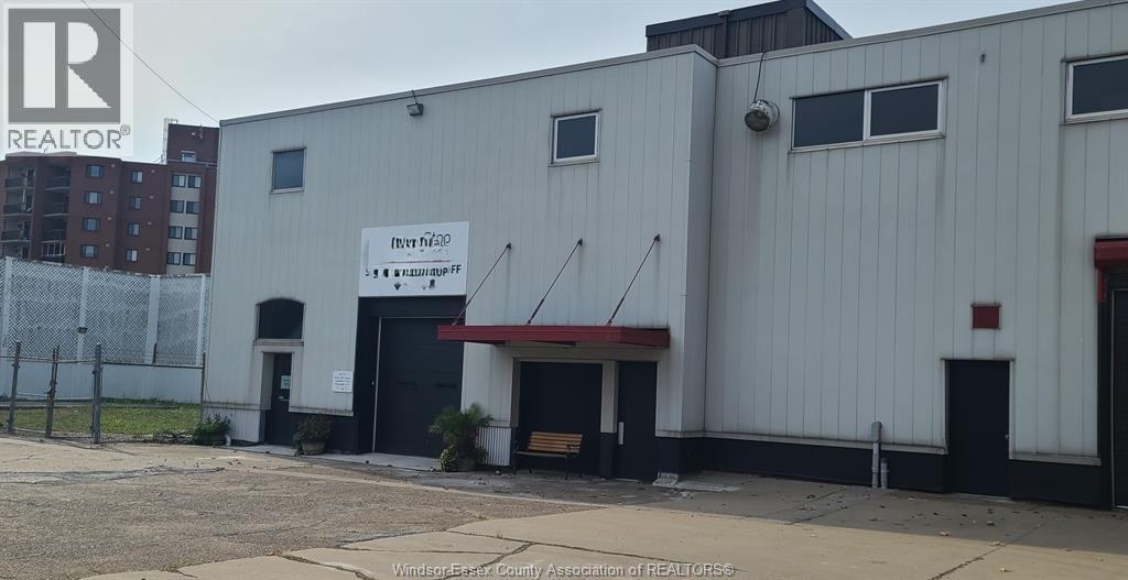 980 Mcdougall, Windsor, Ontario  N9A 3X3 - Photo 2 - 26010344
