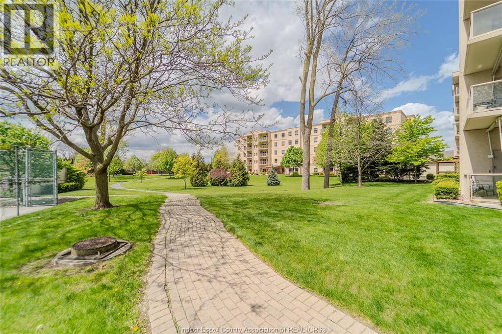 315 Village Grove Drive Unit# 301, Tecumseh, Ontario  N8N 5G4 - Photo 3 - 26007538