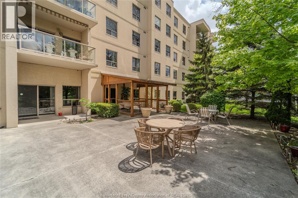 315 Village Grove Drive Unit# 301, Tecumseh, Ontario  N8N 5G4 - Photo 4 - 26007538