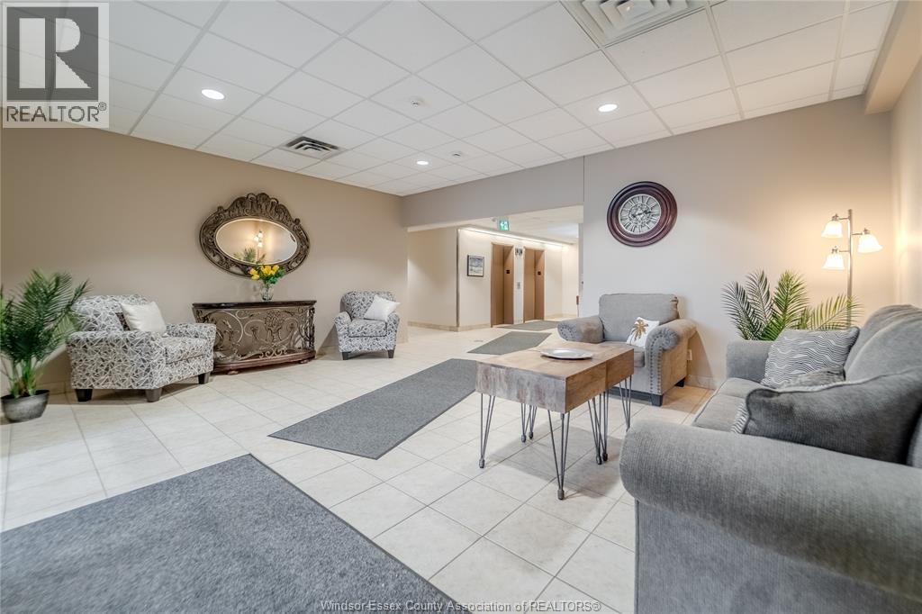 315 Village Grove Drive Unit# 301, Tecumseh, Ontario  N8N 5G4 - Photo 8 - 26007538