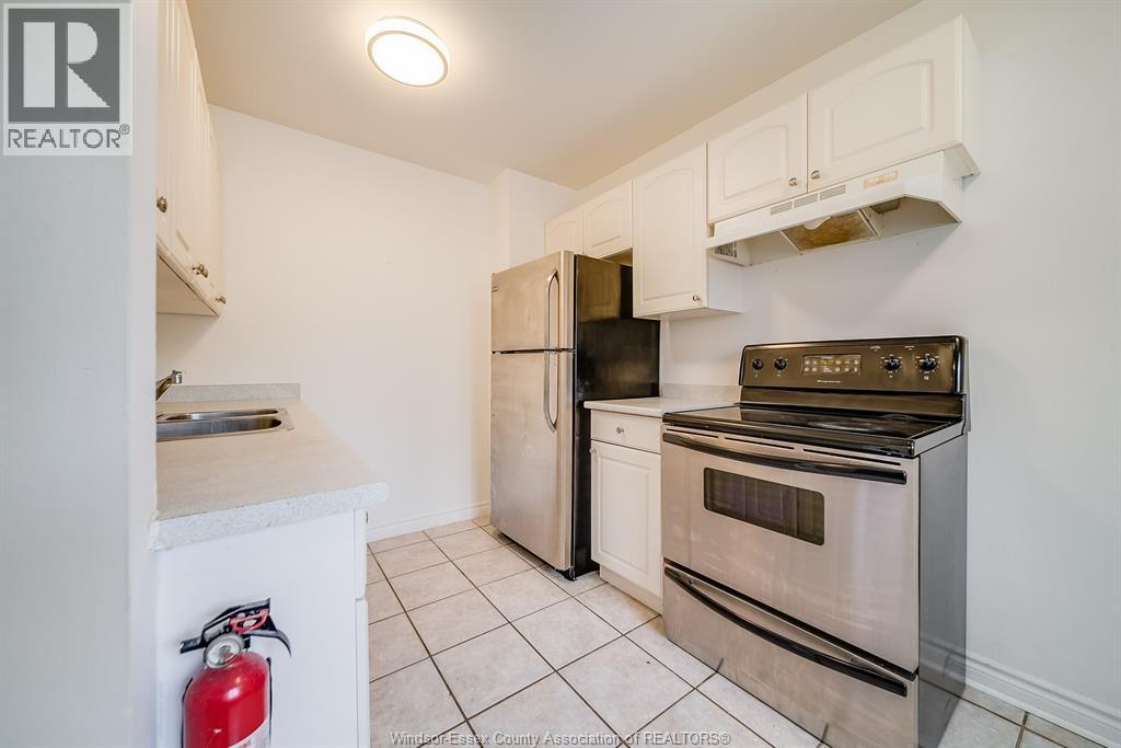 5486 Lassaline, Windsor, Ontario  N8T 1B1 - Photo 13 - 26010406