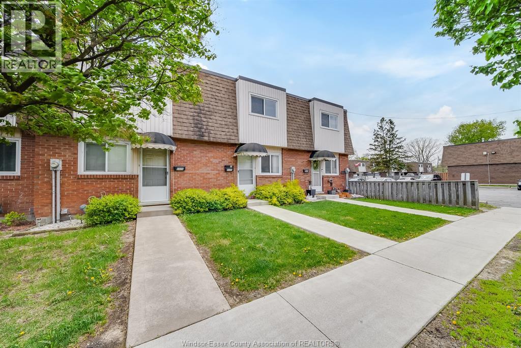 5486 Lassaline, Windsor, Ontario  N8T 1B1 - Photo 3 - 26010406