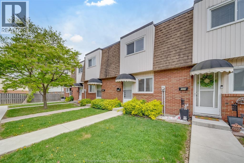 5486 Lassaline, Windsor, Ontario  N8T 1B1 - Photo 4 - 26010406
