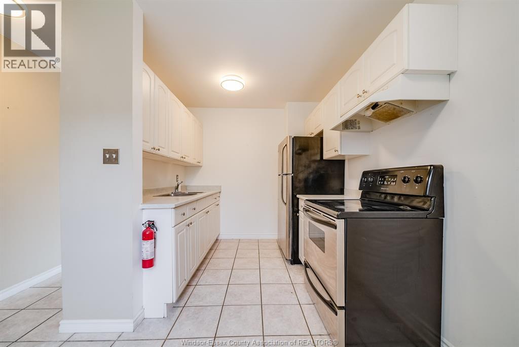 5486 Lassaline, Windsor, Ontario  N8T 1B1 - Photo 9 - 26010406