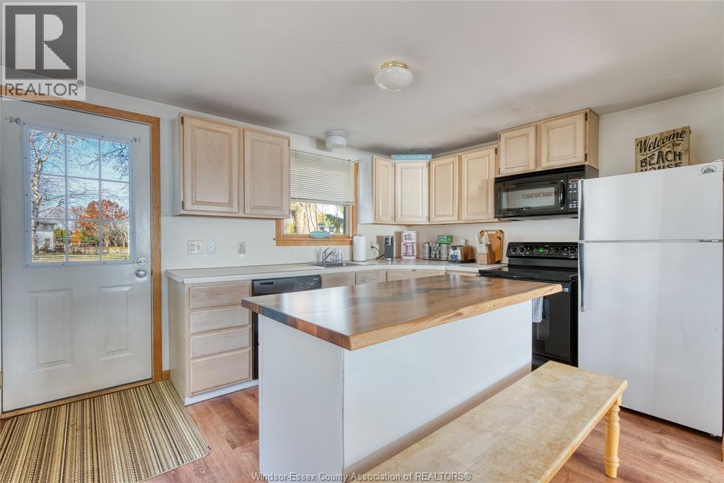 1049 Heritage Road, Kingsville, Ontario  N9Y 2E6 - Photo 4 - 26010724