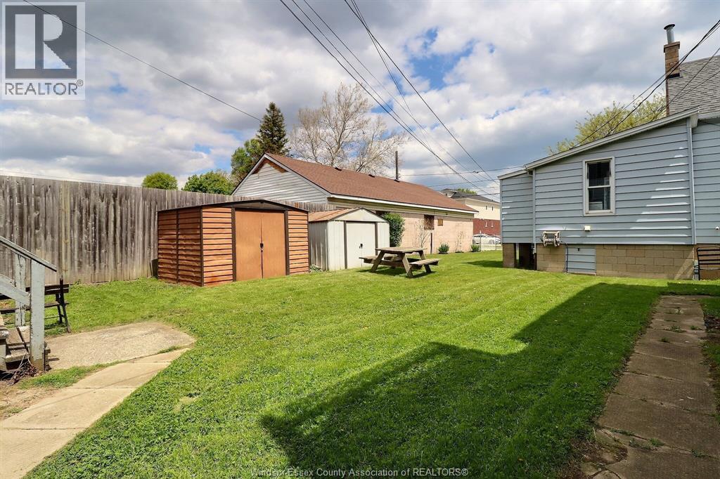 996 Albert, Windsor, Ontario  N8Y 1V6 - Photo 3 - 26010732
