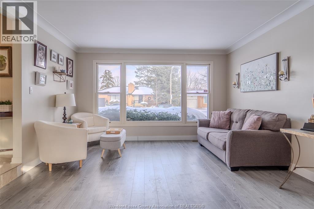 2477 Mark Avenue, Windsor, Ontario  N9E 2W2 - Photo 4 - 26010806