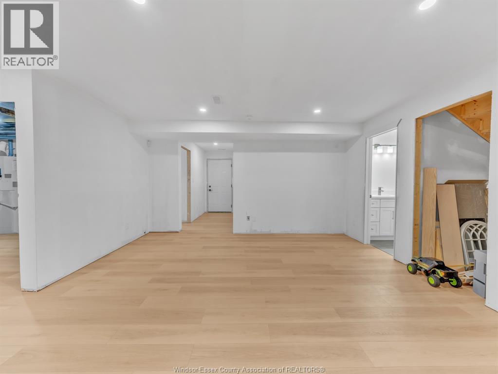 3684 Sutton Avenue, Windsor, Ontario  N9E 0B3 - Photo 37 - 26010750