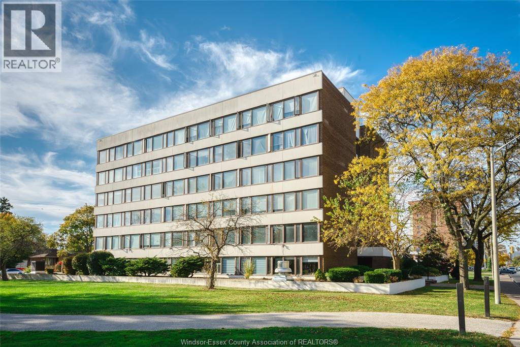 2144 PELISSIER Unit# 402, Windsor, Ontario