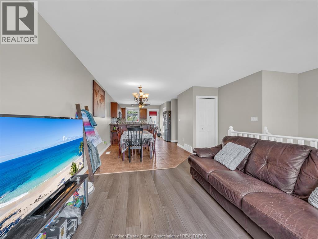2115 Everts, Windsor, Ontario  N9B 3X7 - Photo 3 - 26011080
