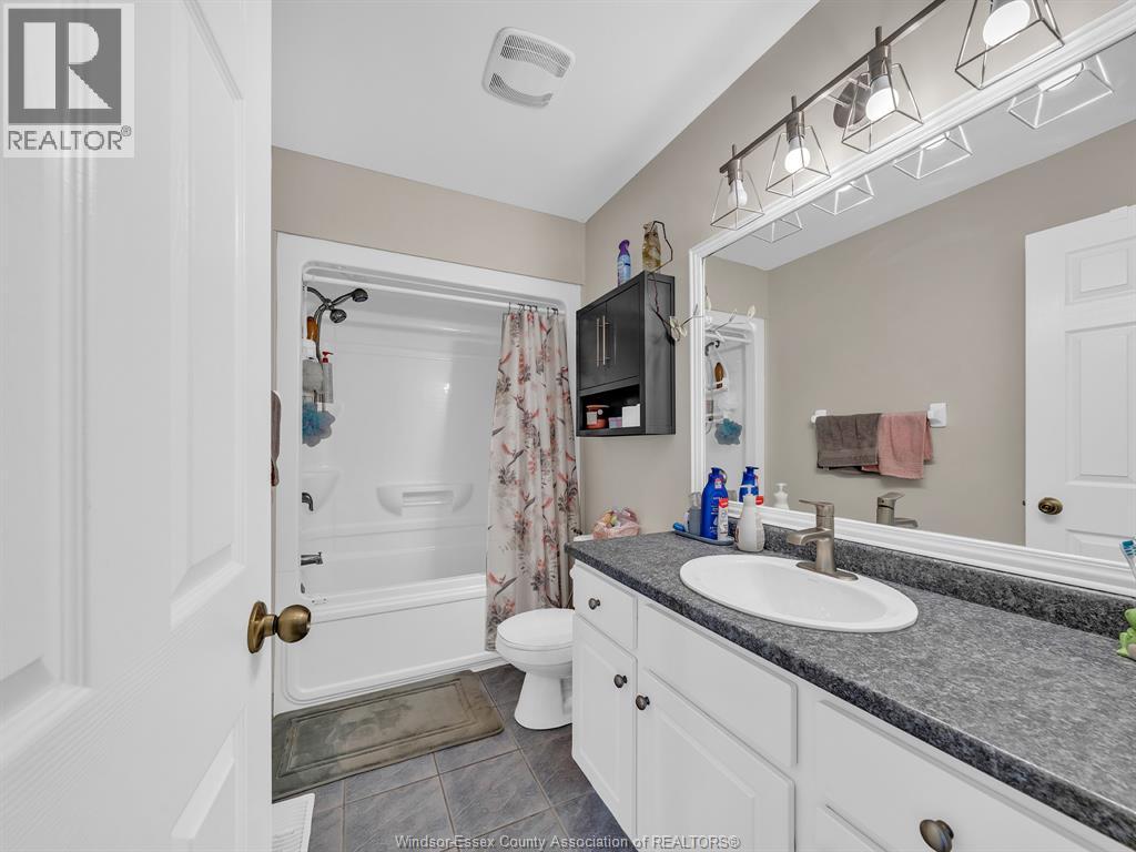 2115 Everts, Windsor, Ontario  N9B 3X7 - Photo 9 - 26011080