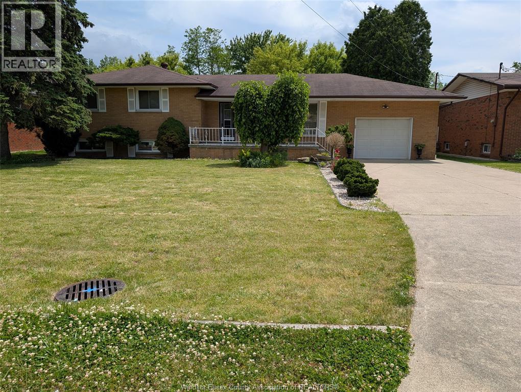 1867 Kent, Windsor, Ontario  N9E 3R4 - Photo 1 - 26011112