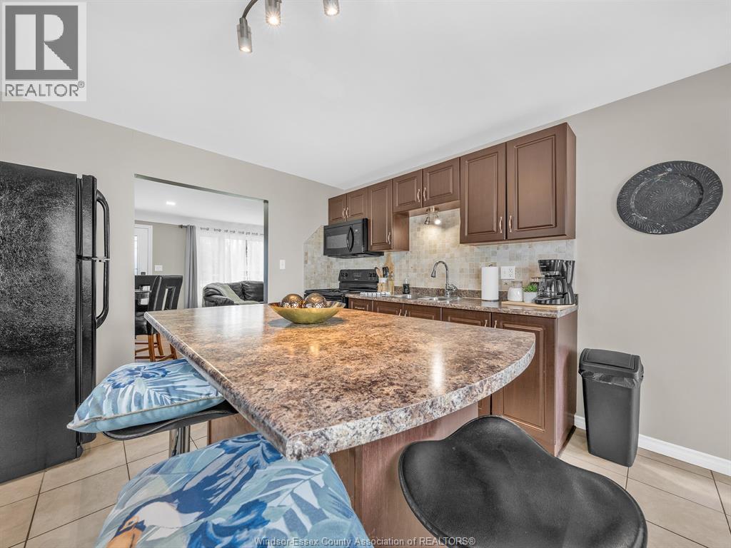 162 Robson Rd, Leamington, Ontario  N8H 5R1 - Photo 10 - 26011047