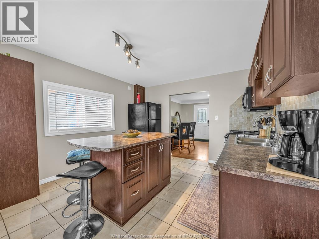 162 Robson Rd, Leamington, Ontario  N8H 5R1 - Photo 11 - 26011047
