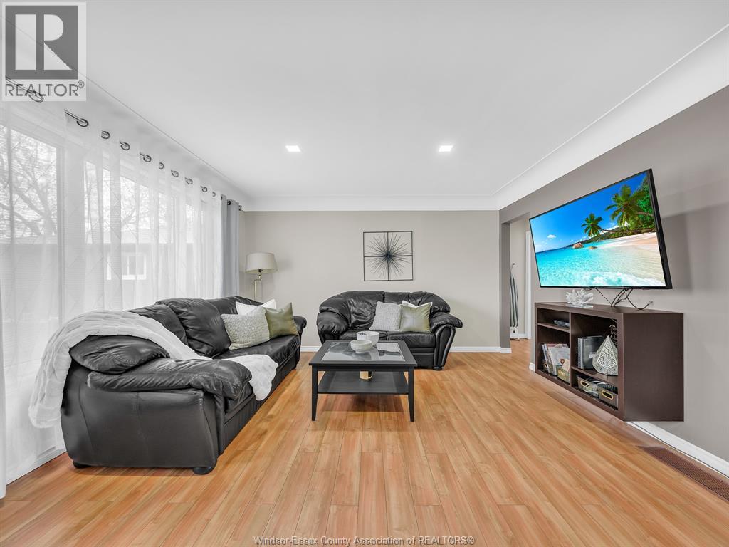 162 Robson Rd, Leamington, Ontario  N8H 5R1 - Photo 5 - 26011047