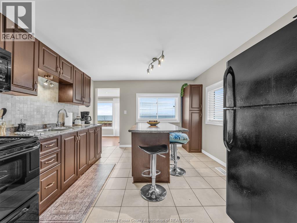 162 Robson Rd, Leamington, Ontario  N8H 5R1 - Photo 8 - 26011047