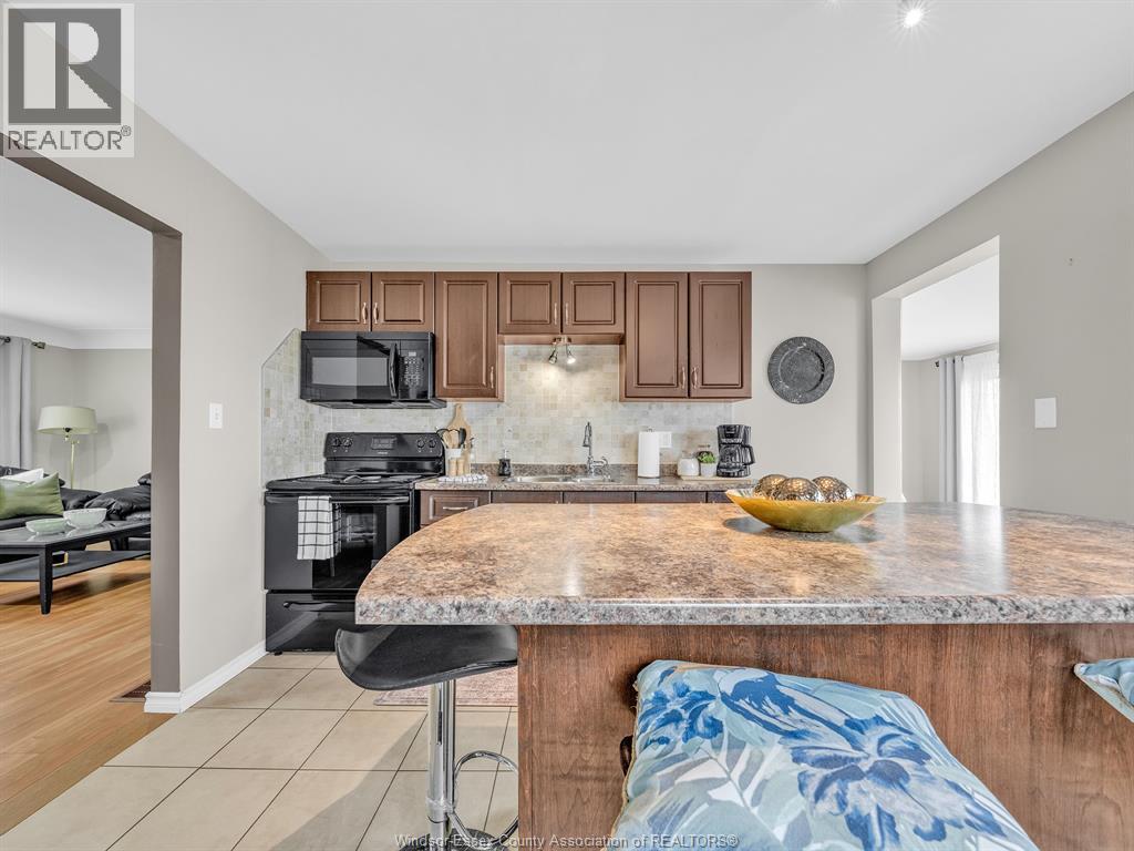 162 Robson Rd, Leamington, Ontario  N8H 5R1 - Photo 9 - 26011047