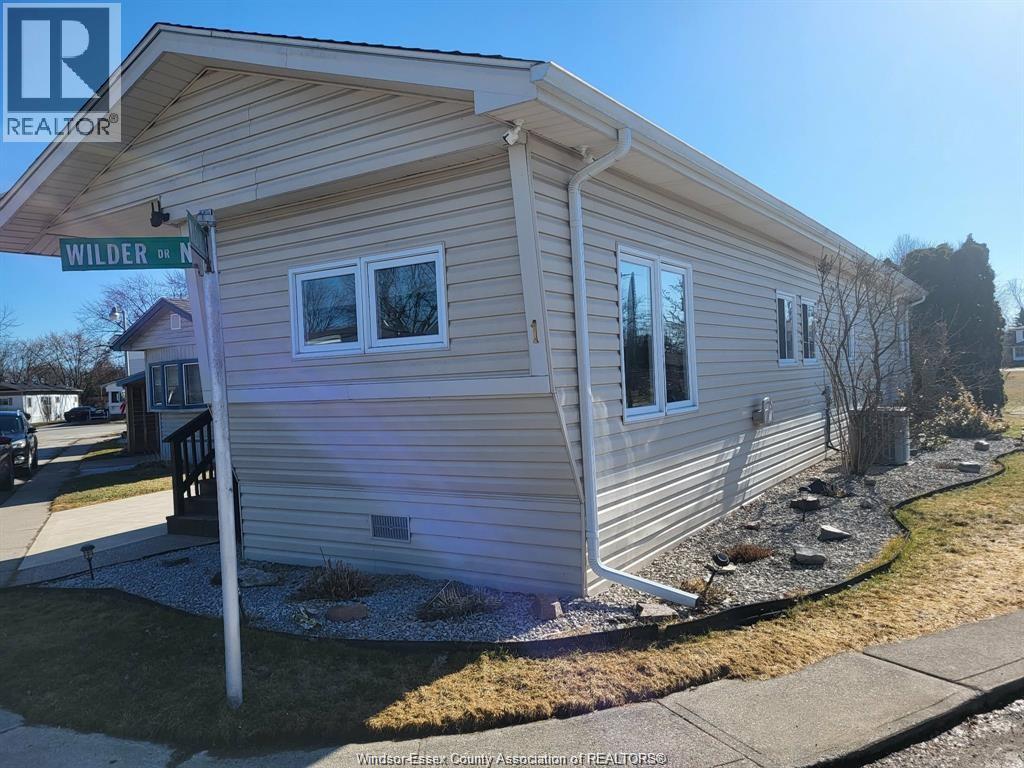 1 Wilder South Unit# Mobile Home Only, Lakeshore, Ontario  N8N 2S9 - Photo 1 - 26011203