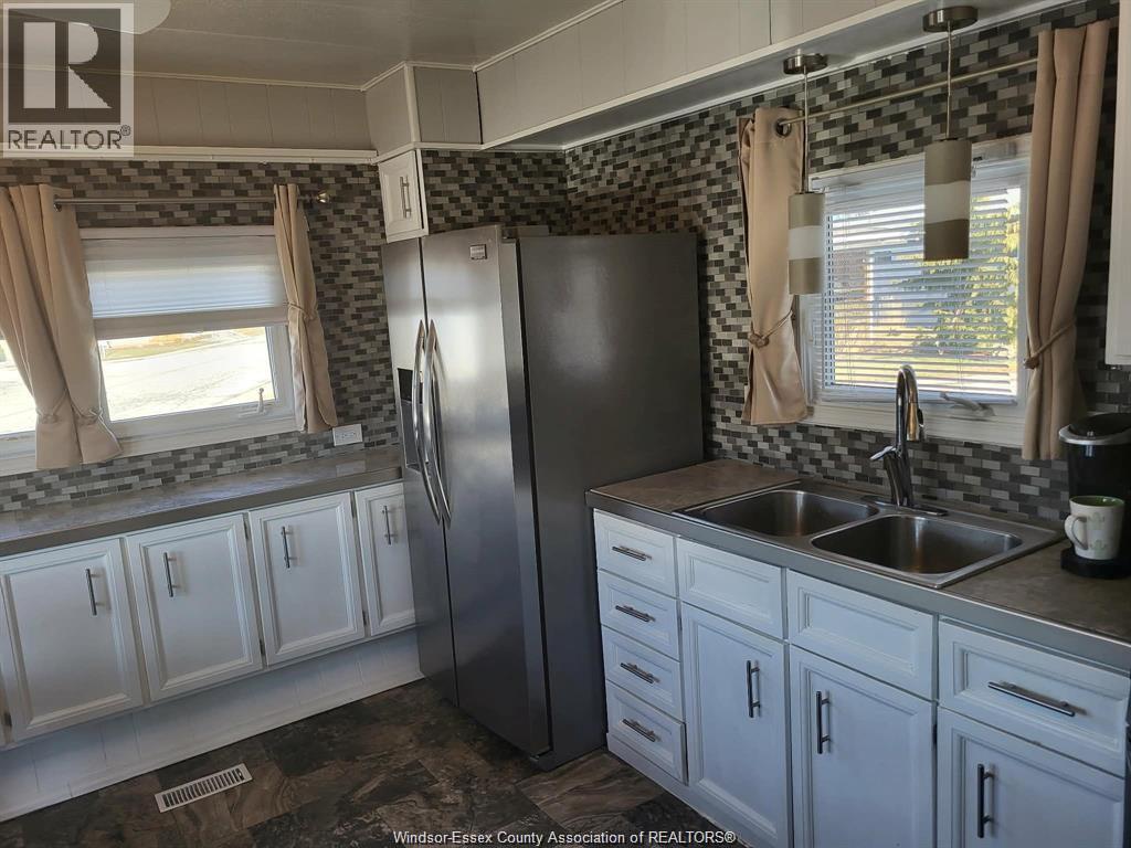 1 Wilder South Unit# Mobile Home Only, Lakeshore, Ontario  N8N 2S9 - Photo 11 - 26011203