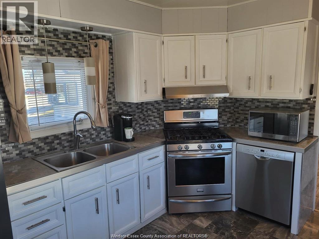 1 Wilder South Unit# Mobile Home Only, Lakeshore, Ontario  N8N 2S9 - Photo 9 - 26011203