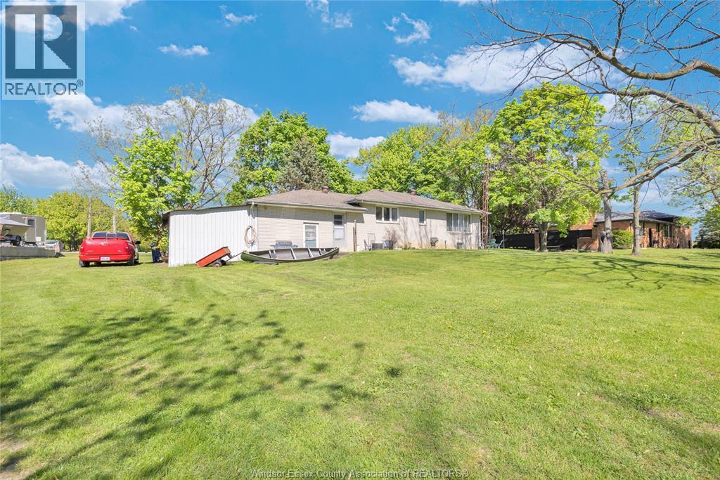 302 West Pike Creek Road, Lakeshore, Ontario  N8N 2L9 - Photo 4 - 26011183