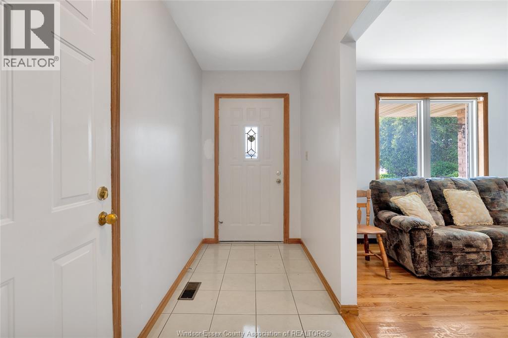 1042 Brookview Crescent, Windsor, Ontario  N8W 5H3 - Photo 4 - 26011252