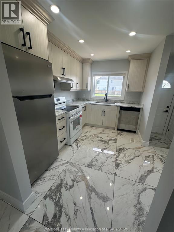 2549 Grand Marais West Unit# Upper, Windsor, Ontario  N9E 1G4 - Photo 2 - 26011275
