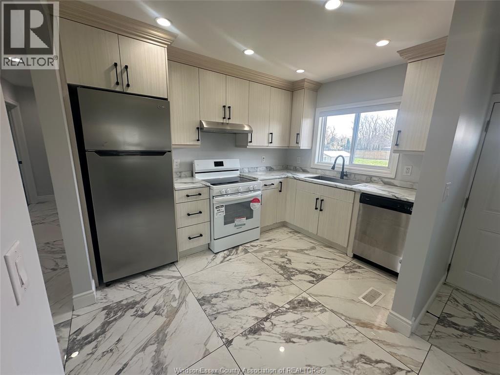 2549 Grand Marais West Unit# Upper, Windsor, Ontario  N9E 1G4 - Photo 3 - 26011275