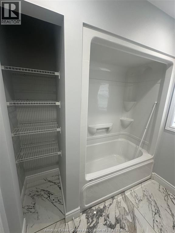 2549 Grand Marais West Unit# Upper, Windsor, Ontario  N9E 1G4 - Photo 8 - 26011275