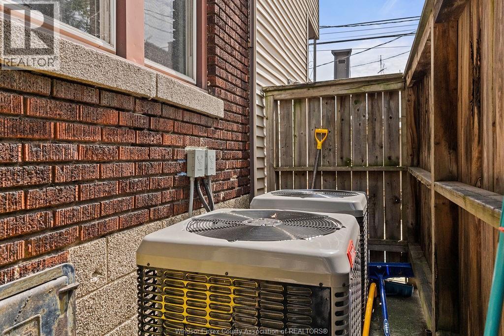 557 Moy Ave, Windsor, Ontario  N9A 2N3 - Photo 47 - 26011382
