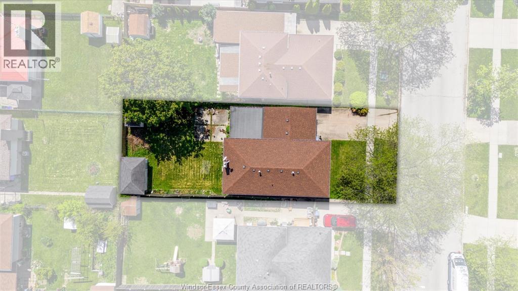 10575 Mulberry Drive, Windsor, Ontario  N8R 1H7 - Photo 2 - 26011394