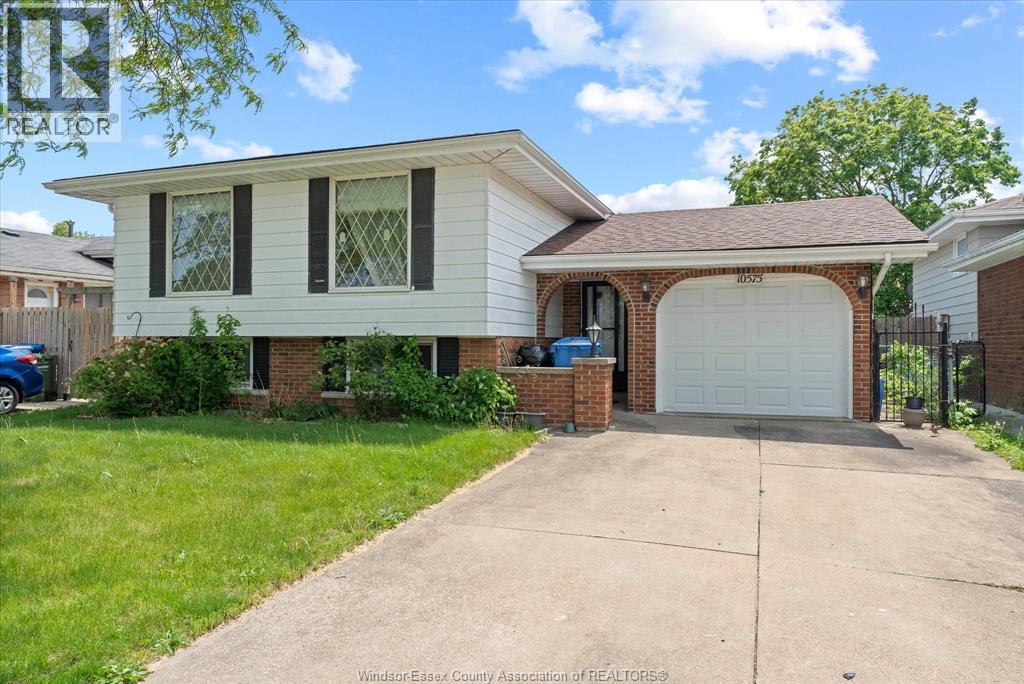 10575 Mulberry Drive, Windsor, Ontario  N8R 1H7 - Photo 3 - 26011394