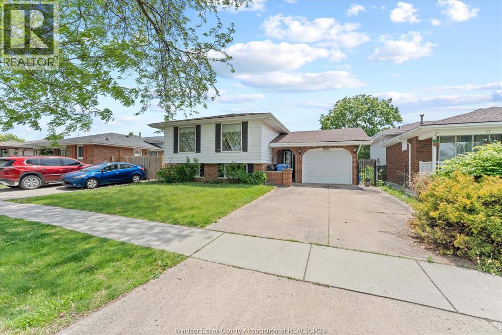 10575 Mulberry Drive, Windsor, Ontario  N8R 1H7 - Photo 4 - 26011394
