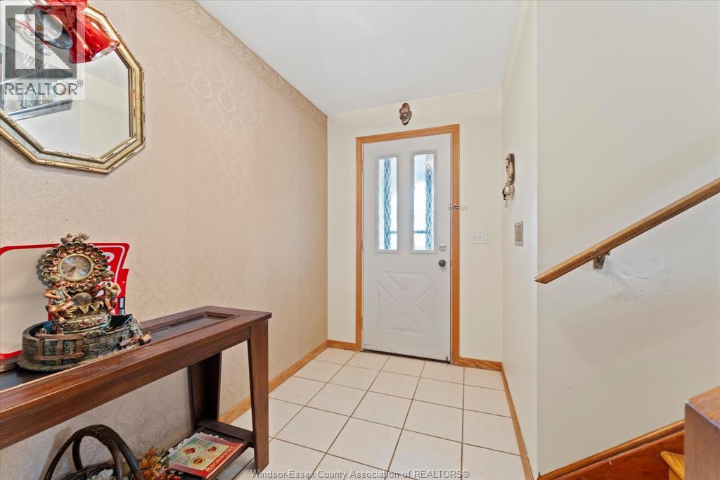 10575 Mulberry Drive, Windsor, Ontario  N8R 1H7 - Photo 5 - 26011394
