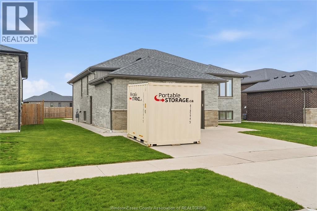 98 Peter Avenue, Leamington, Ontario  N8H 0E7 - Photo 3 - 26011557