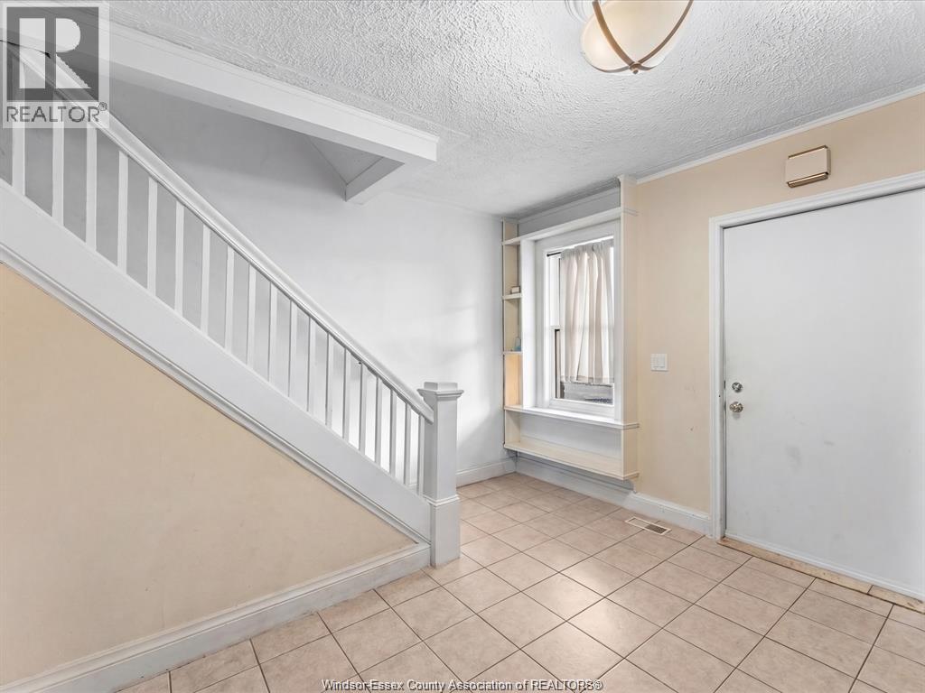 836 Elliott, Windsor, Ontario  N9A 3S7 - Photo 2 - 26011575