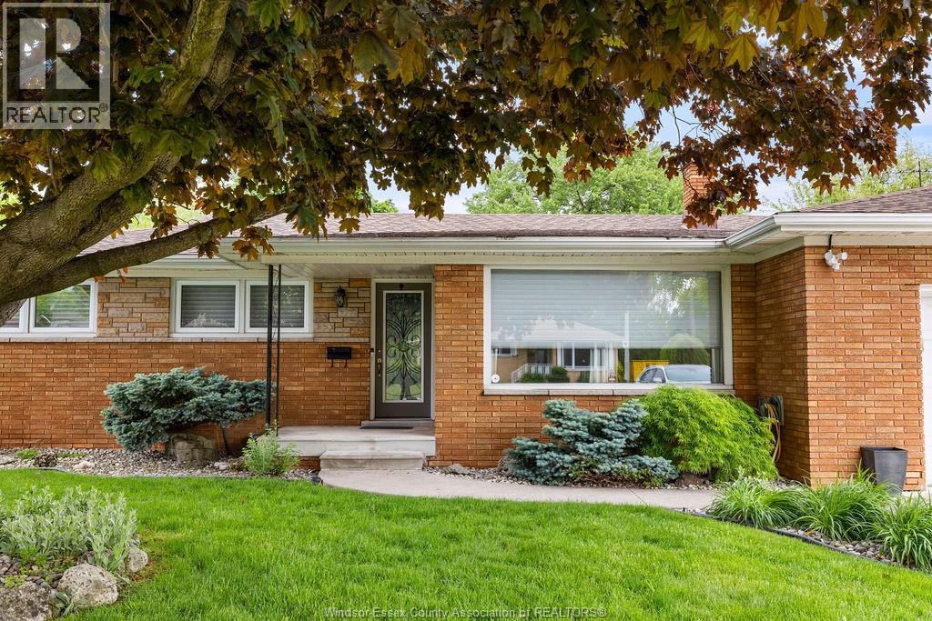 1670 Campbell Avenue, Windsor, Ontario  N9B 2K6 - Photo 2 - 26011727