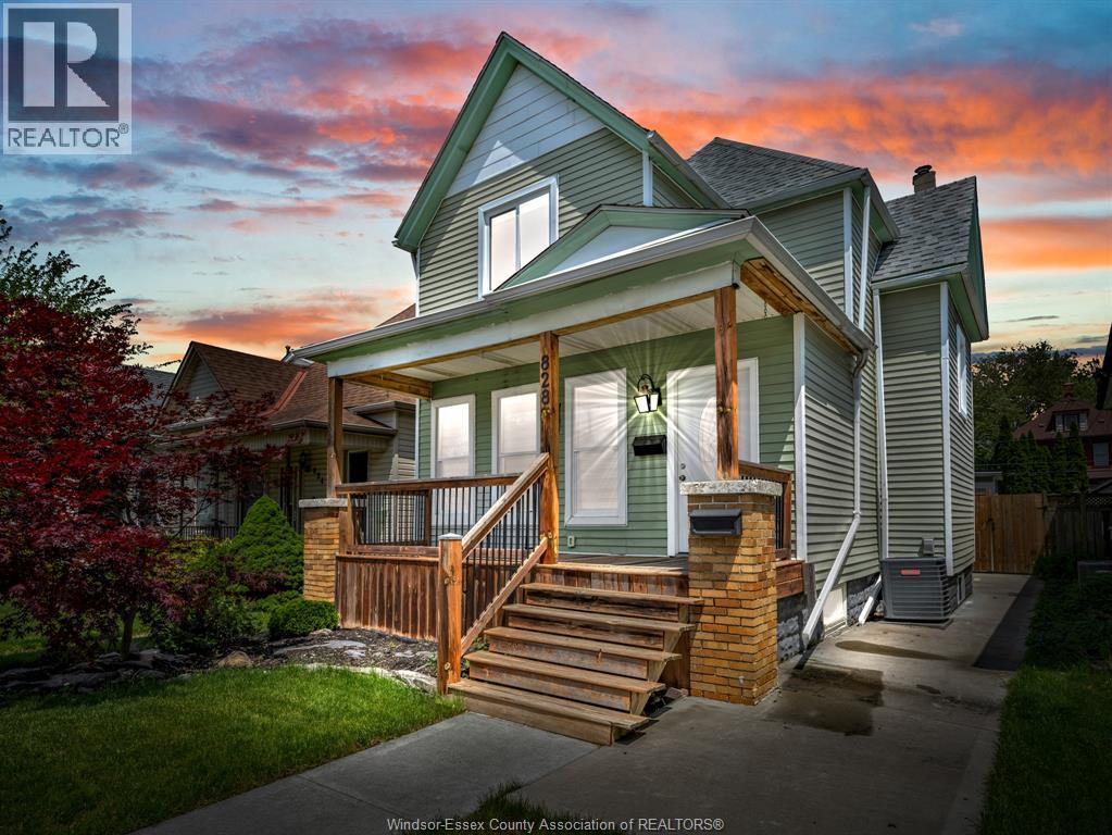 828 Lincoln, Windsor, Ontario