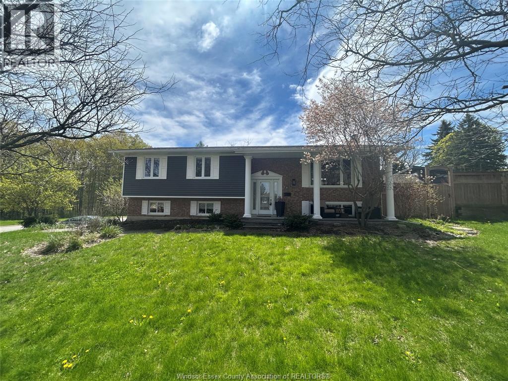 1 SUNSET PLACE, Elmira, Ontario