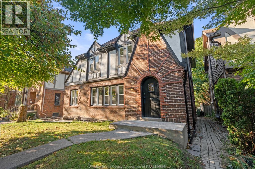 2163 Victoria, Windsor, Ontario  N8X 1P8 - Photo 1 - 26012005