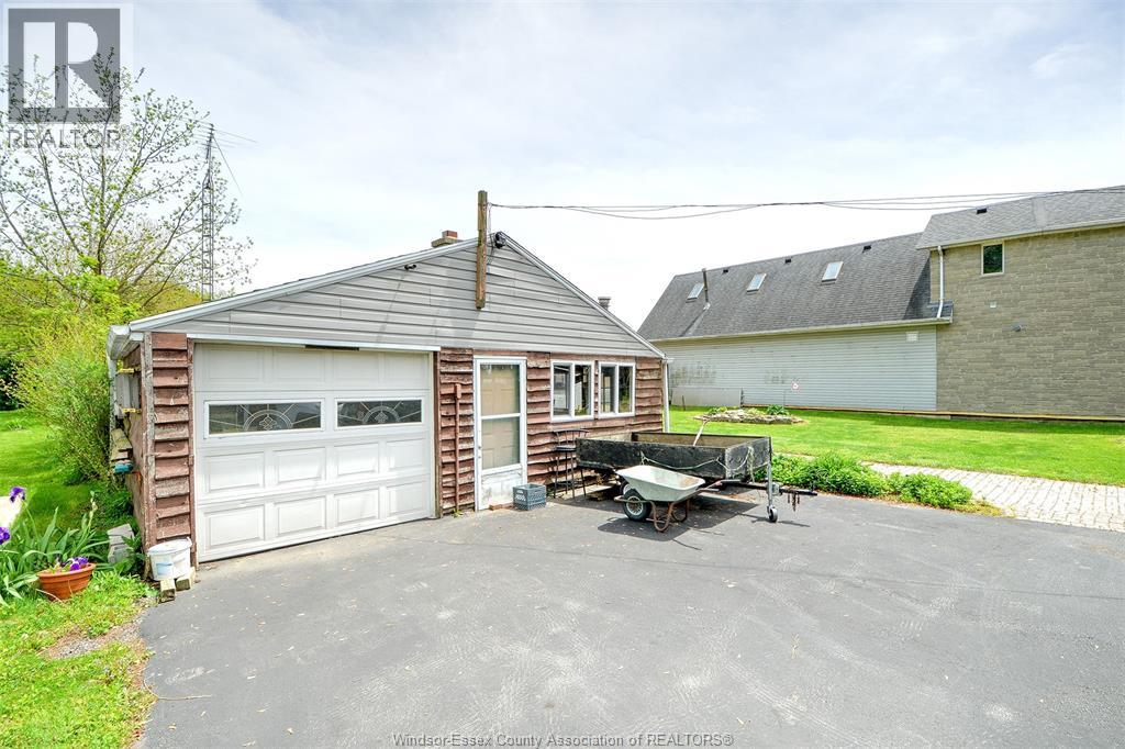 1047 Front Road South, Amherstburg, Ontario  N9V 2M4 - Photo 33 - 26012016