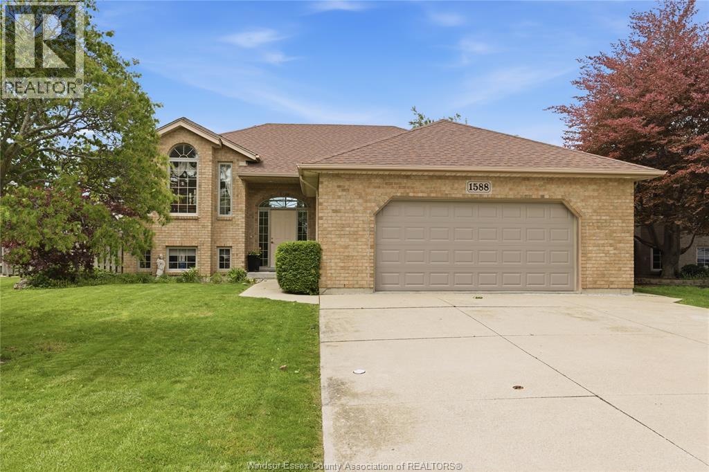 1588 WHITEWOOD DRIVE, Lakeshore, Ontario
