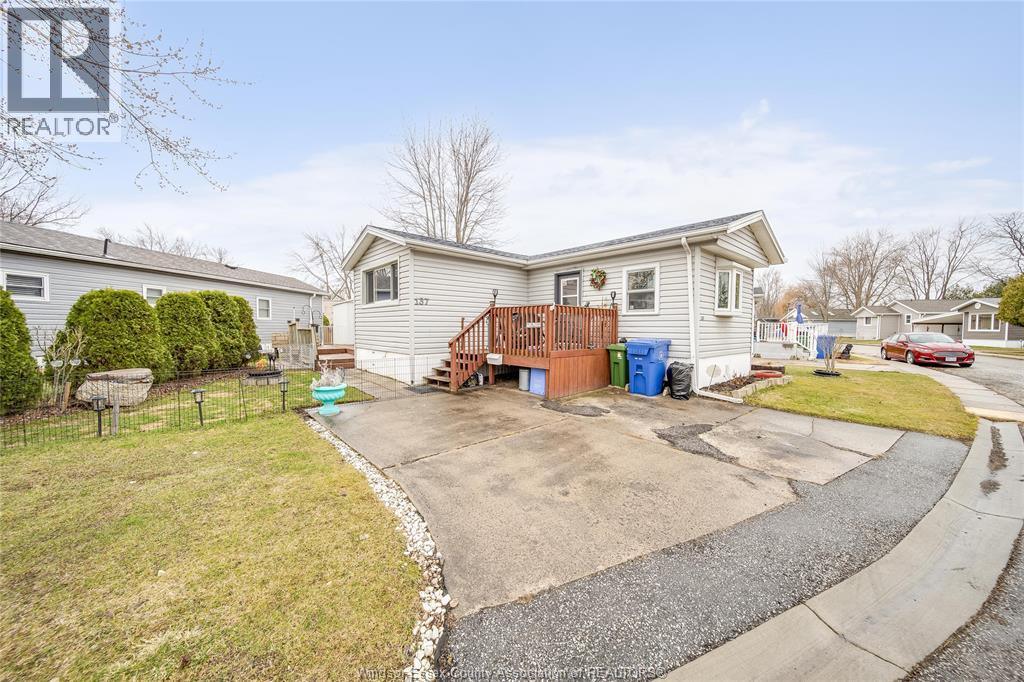 137 Dana Drive, Essex, Ontario  N8K 2A3 - Photo 4 - 26012041