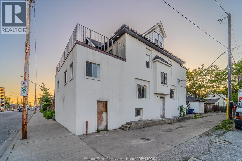 430 Wyandotte Street West, Windsor, Ontario  N9A 5X4 - Photo 2 - 26012182