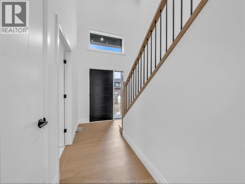 660 Linden, Lakeshore, Ontario  N0R 1A0 - Photo 3 - 26012306