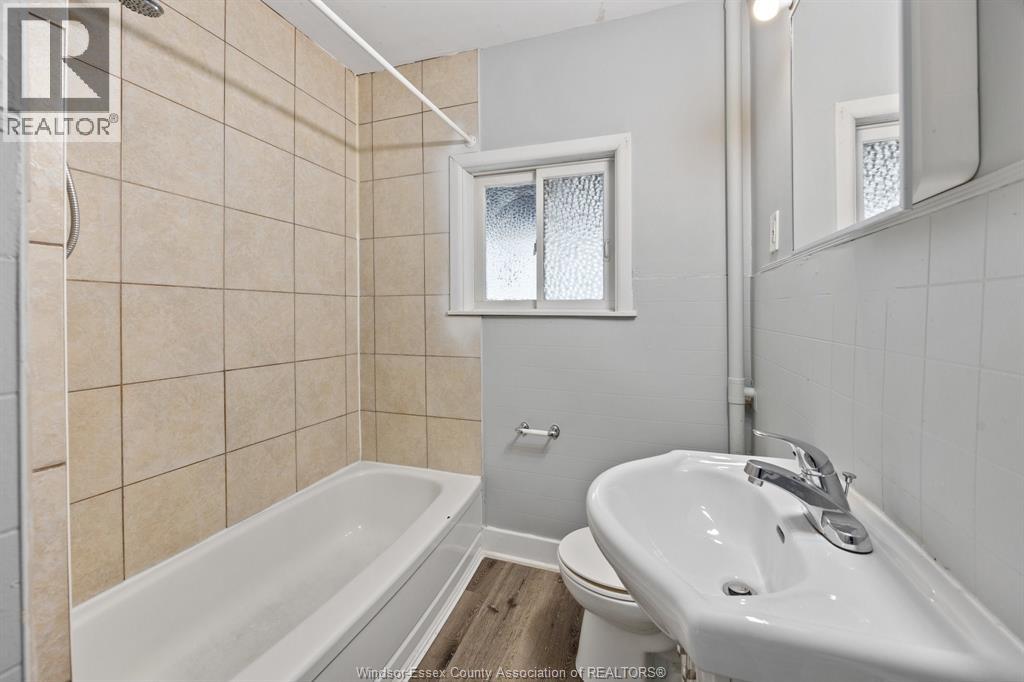 374 Campbell, Windsor, Ontario  N9H 2B3 - Photo 10 - 26012449