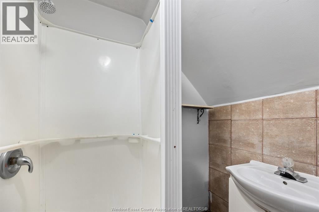 374 Campbell, Windsor, Ontario  N9H 2B3 - Photo 14 - 26012449