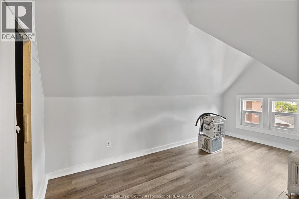 374 Campbell, Windsor, Ontario  N9H 2B3 - Photo 3 - 26012449
