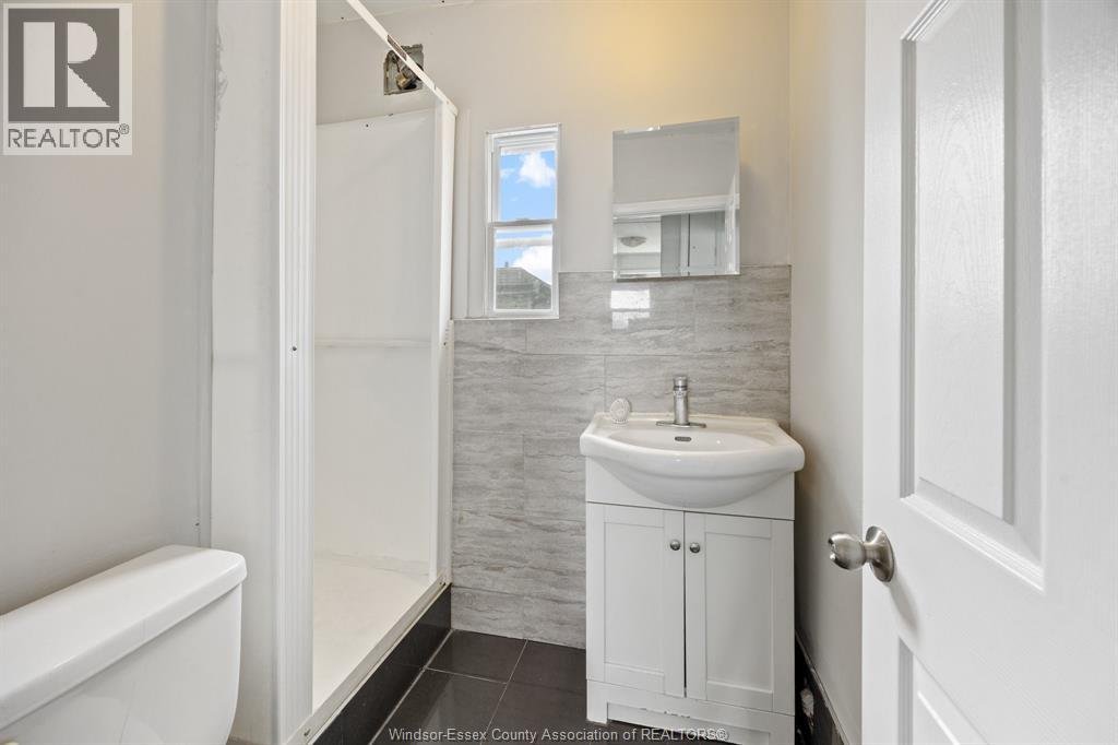 374 Campbell, Windsor, Ontario  N9H 2B3 - Photo 8 - 26012449
