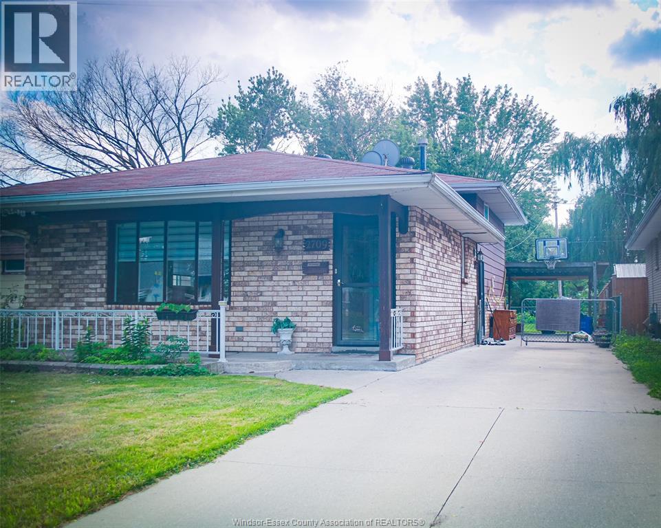 2709 CLEMENCEAU, Windsor, Ontario